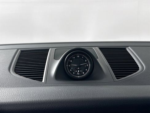 Certified 2025 Porsche Macan image 34