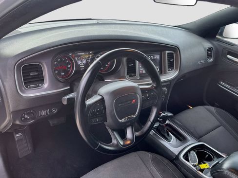 Used 2022 Dodge Charger SXT RWD image 9