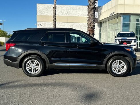 Used 2024 Ford Explorer XLT w/ Equipment Group 202A image 3