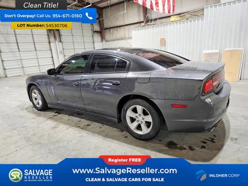 Used 2013 Dodge Charger SE RWD image 3