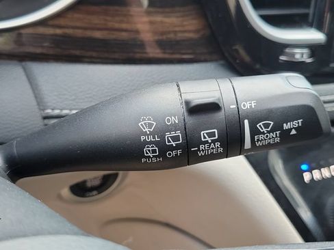 Used 2023 Chrysler Pacifica Limited FWD image 12