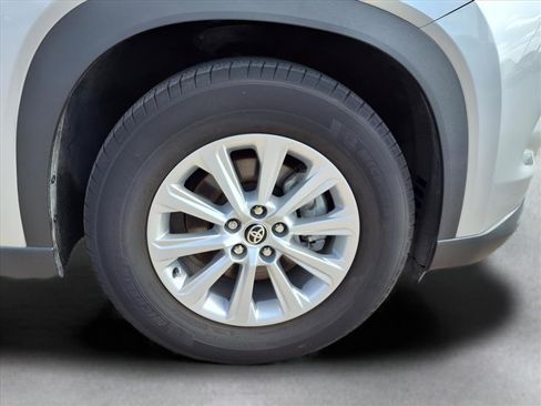 Used 2024 Toyota Grand Highlander XLE image 9