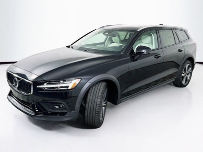 Used 2026 Volvo V60 B5 Cross Country Plus w/ Protection Package Premier