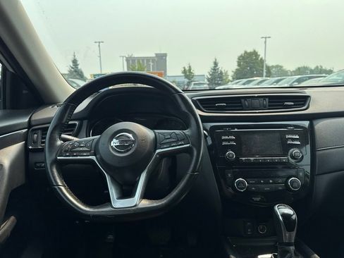 Used 2017 Nissan Rogue SV AWD/4WD image 10
