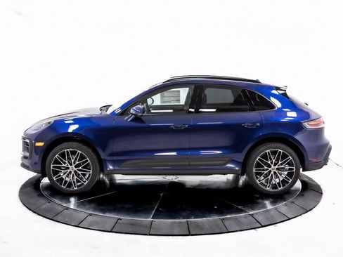 Certified 2025 Porsche Macan image 2