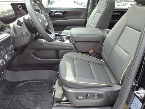 New 2026 Chevrolet Suburban Premier w/ Sun And Tow Package AWD/4WD image 6