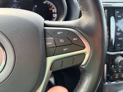 Used 2020 Jeep Grand Cherokee Altitude AWD/4WD image 12