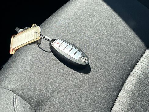 Used 2025 Nissan Altima 2.5 SV FWD image 21