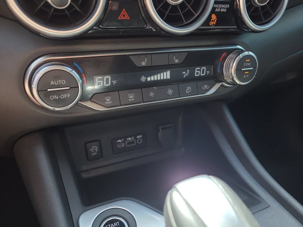 Certified 2025 Nissan Sentra SR FWD image 22