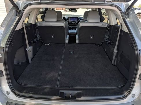 Used 2024 Toyota Highlander XLE FWD image 30