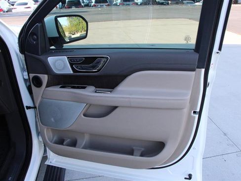 Used 2022 Lincoln Navigator L Reserve AWD/4WD image 23