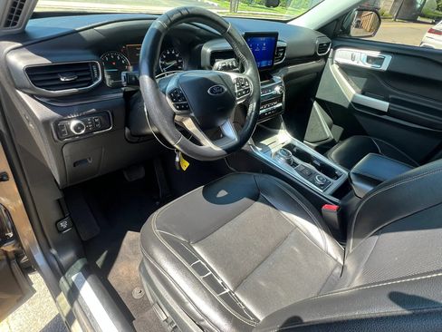 Used 2021 Ford Explorer Limited w/ Equipment Group 301A AWD/4WD image 14