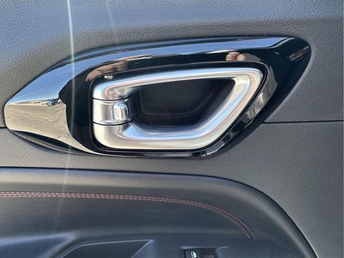 Used 2025 Jeep Compass Trailhawk image 37