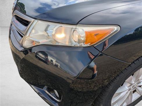Used 2013 Toyota Venza LE FWD image 9