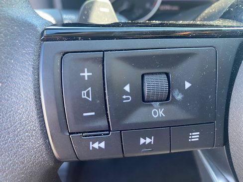 Used 2023 Nissan Rogue SV image 11