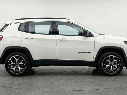 Used 2025 Jeep Compass Limited image 8