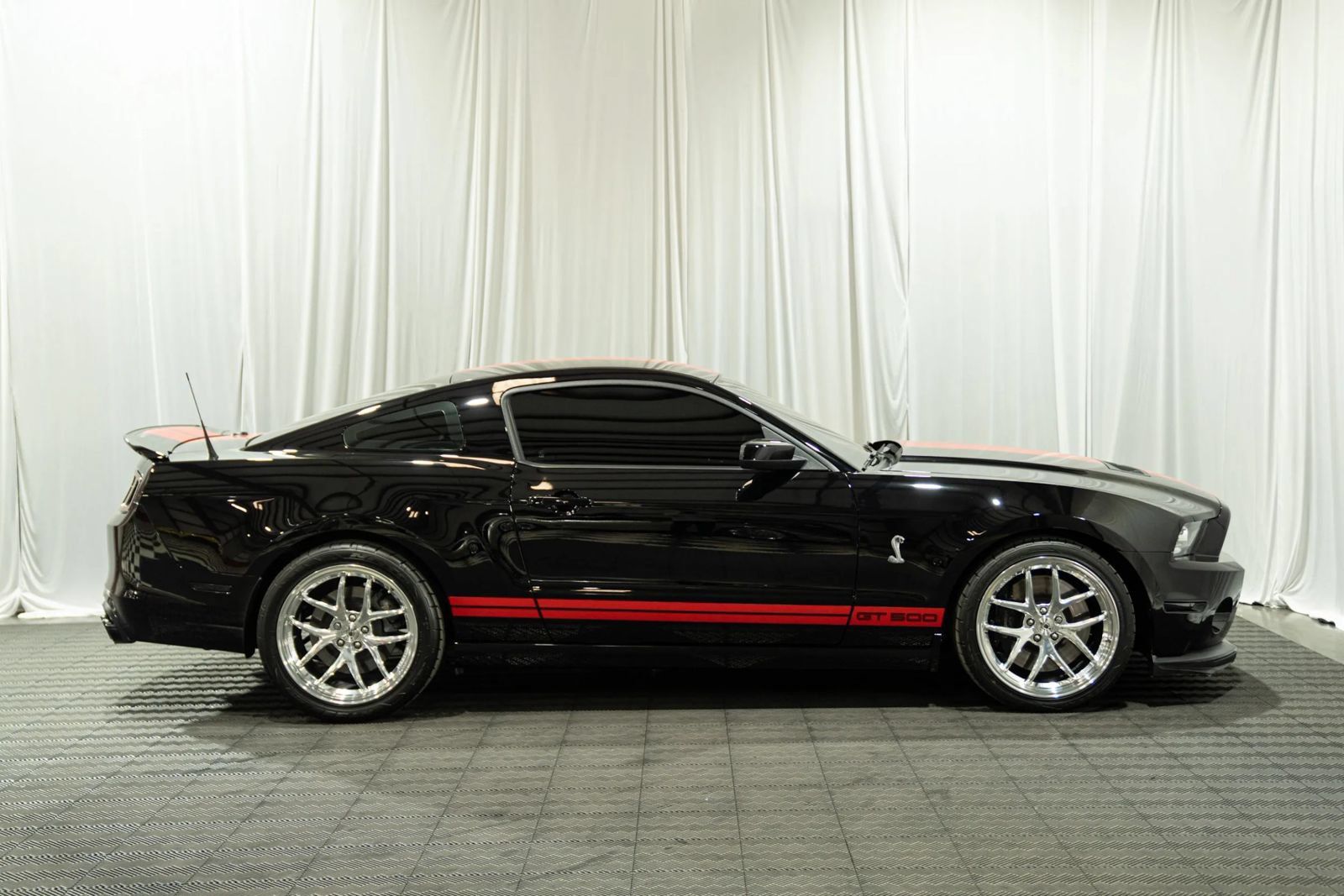 Used 2013 Ford Mustang Shelby GT500 w/ Electronics Pkg RWD image 5