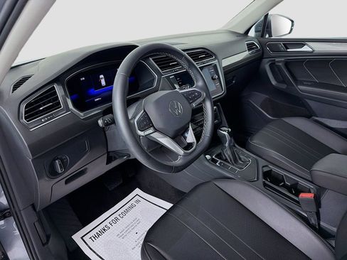 Used 2023 Volkswagen Tiguan SE image 9