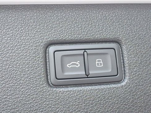 Used 2023 Audi Q7 2.0T Premium w/ Towing Package AWD/4WD image 30