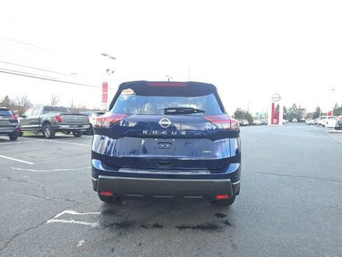 Used 2025 Nissan Rogue SV w/ SV Premium Package image 6