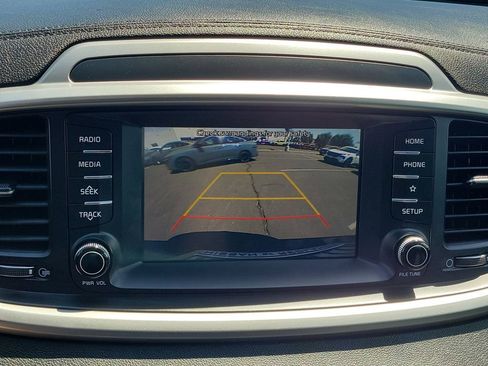 Used 2020 Kia Sorento FWD V6 image 11