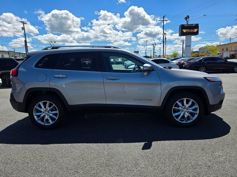 Used 2015 Jeep Cherokee Limited w/ Technology Group AWD/4WD image 5