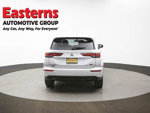 Used 2023 Mitsubishi Outlander SE image 37