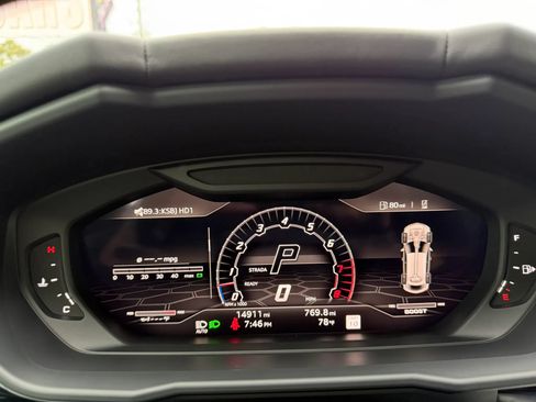 Used 2022 Lamborghini Urus AWD/4WD image 39