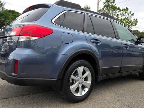 Used 2013 Subaru Outback 2.5i Limited w/ Moonroof Pkg AWD/4WD image 15