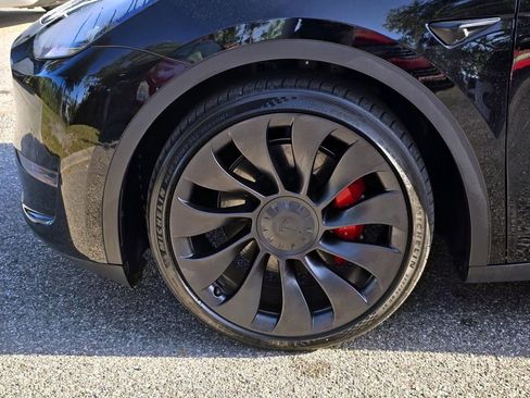 Used 2022 Tesla Model Y Performance AWD/4WD image 9