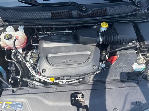 Used 2025 Chrysler Pacifica Limited FWD image 25
