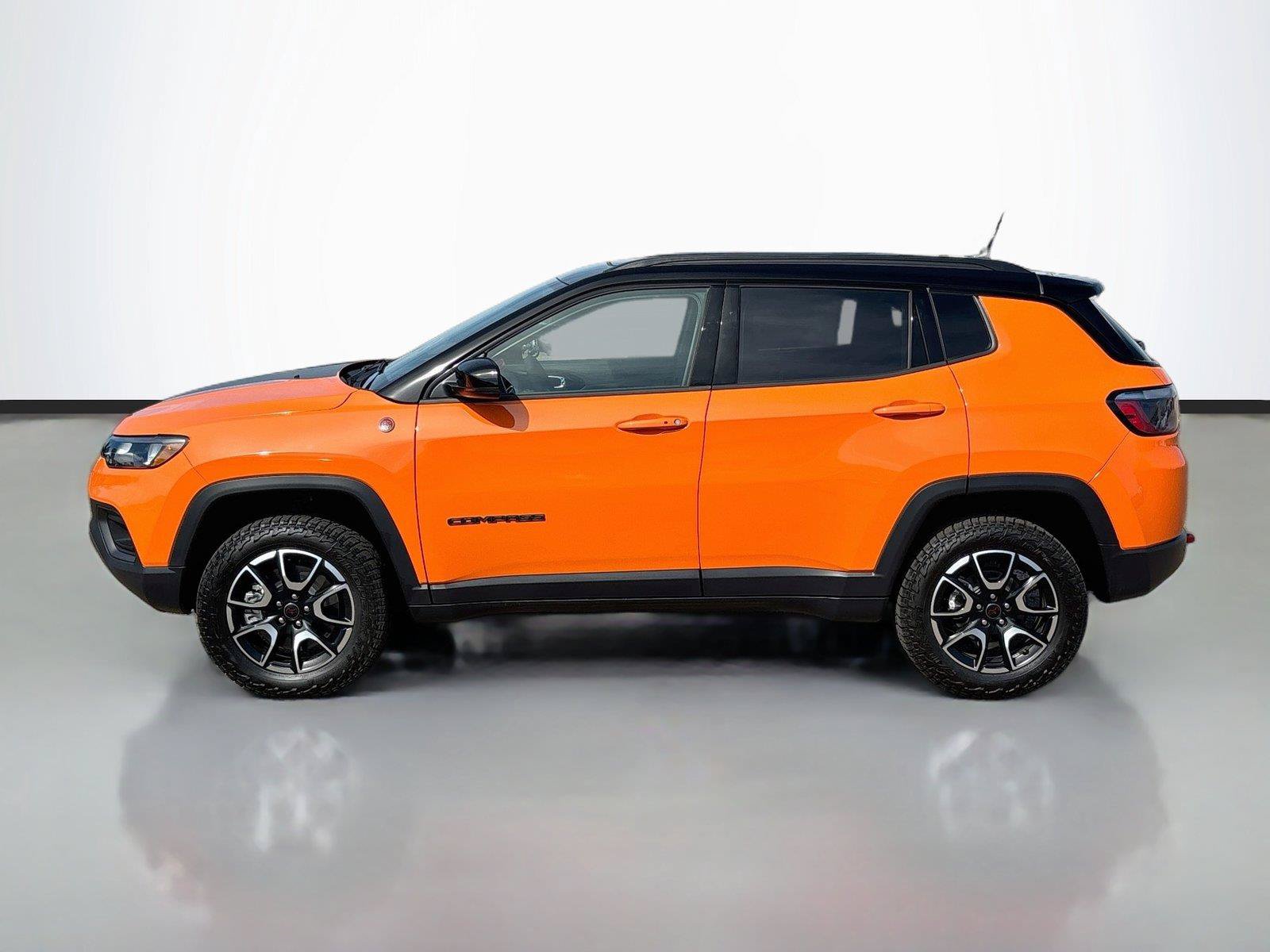 New 2026 Jeep Compass Trailhawk w/ Sun, Sound & Navigation Group AWD/4WD image 8