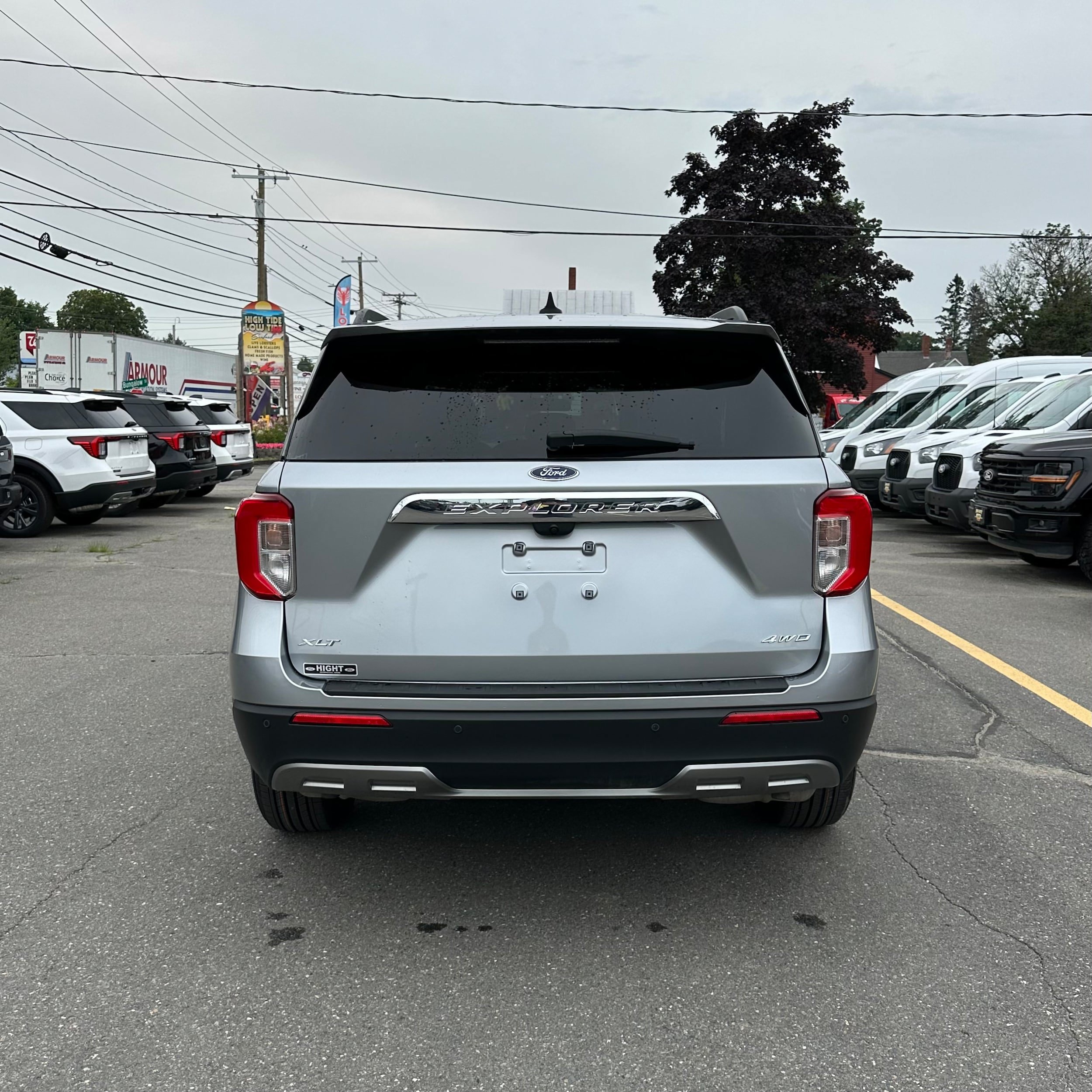 Used 2023 Ford Explorer XLT w/ Equipment Group 202A AWD/4WD image 4