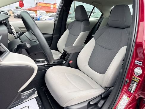 Used 2022 Toyota Corolla LE image 11