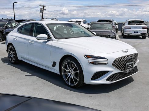 Used 2025 Genesis G70 2.5T RWD image 3