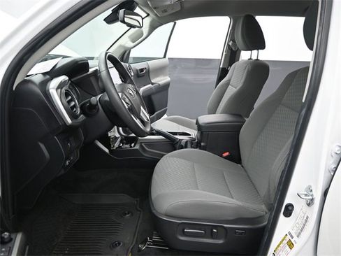 Used 2022 Toyota Tacoma SR5 w/ Technology Package image 13