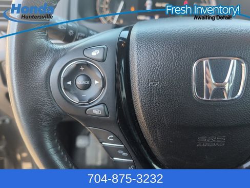 Used 2016 Honda Pilot Touring image 21