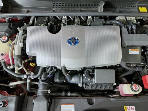 Used 2017 Toyota Prius Prime Advanced FWD image 32