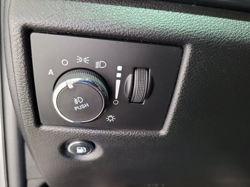 Used 2020 Jeep Grand Cherokee Altitude image 50