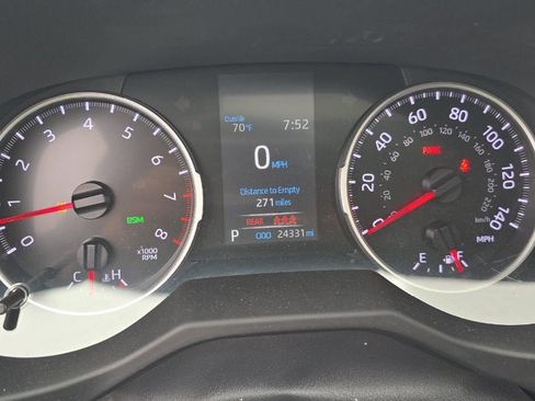 Used 2022 Toyota RAV4 XLE AWD/4WD image 9