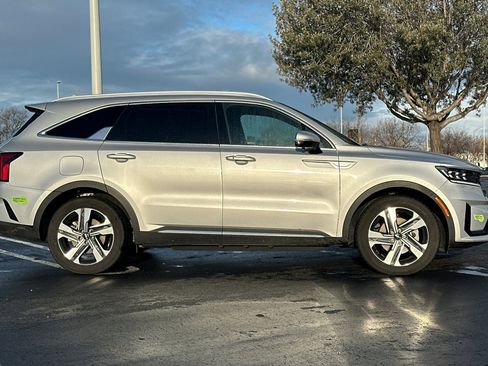 Certified 2023 Kia Sorento SX Prestige image 3