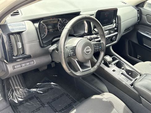 Used 2025 Nissan Pathfinder SV FWD image 13