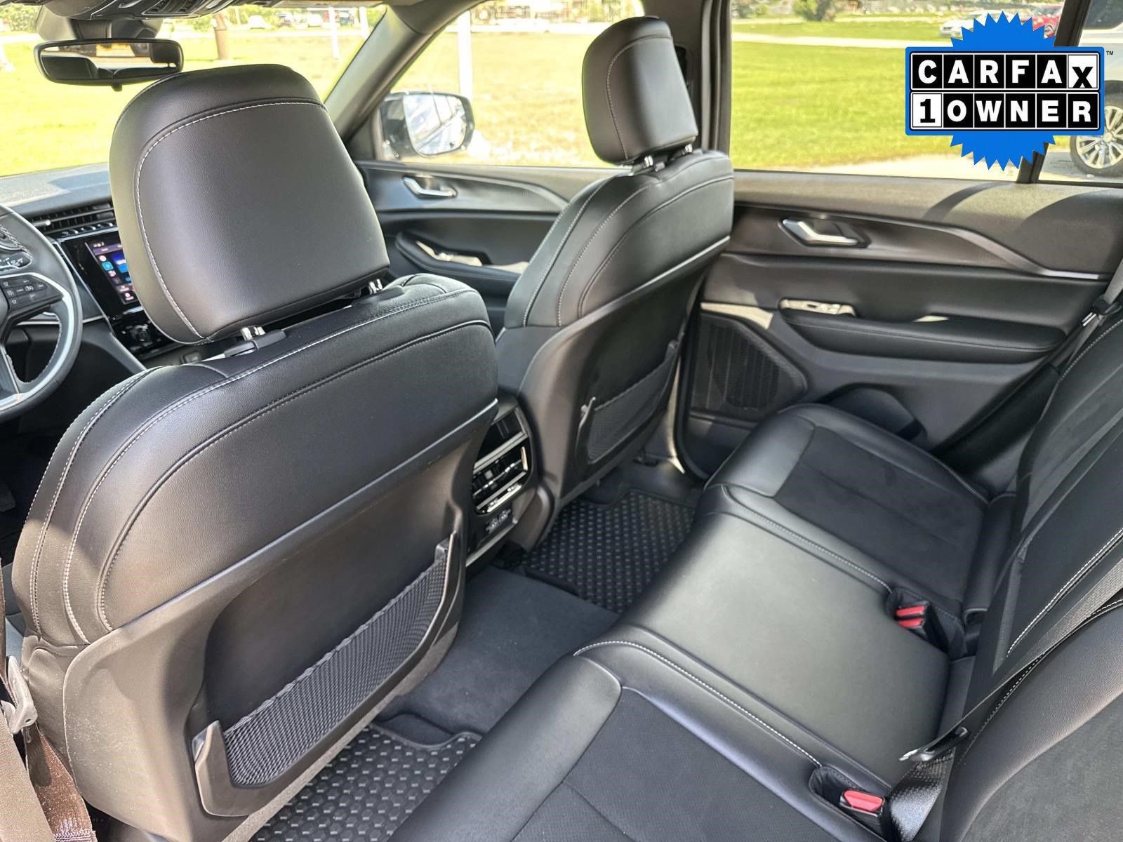 Used 2023 Jeep Grand Cherokee Altitude AWD/4WD image 15