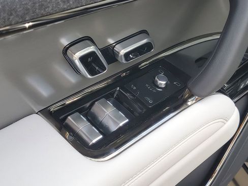 New 2026 Land Rover Range Rover Sport SE image 9