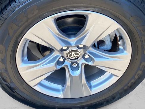 Used 2025 Toyota RAV4 XLE w/ Convenience Package AWD/4WD image 31