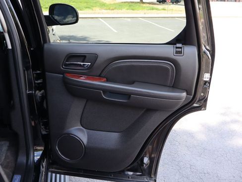 Used 2014 Cadillac Escalade Premium AWD/4WD image 27