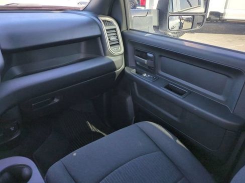 Used 2024 RAM 3500 Tradesman w/ Chrome Appearance Group AWD/4WD image 16
