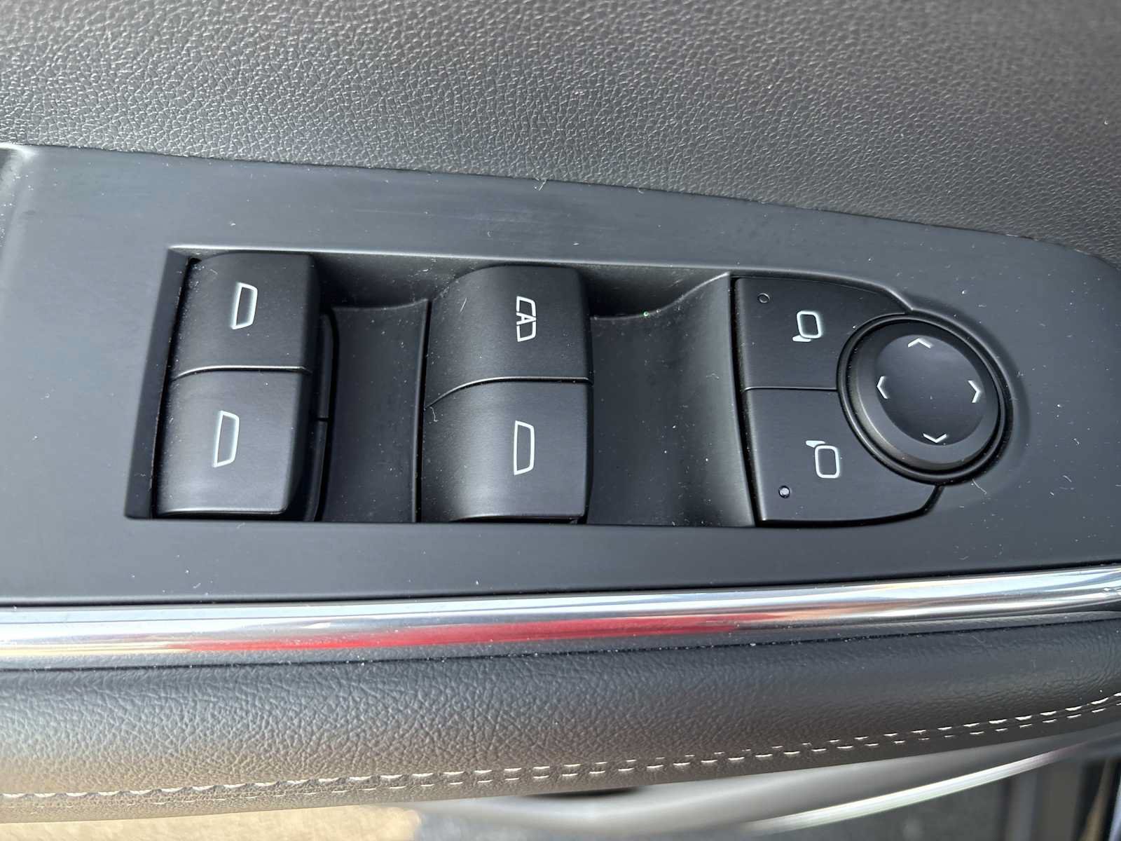 Used 2025 GMC Acadia Elevation w/ Elevation Premium Package FWD image 14