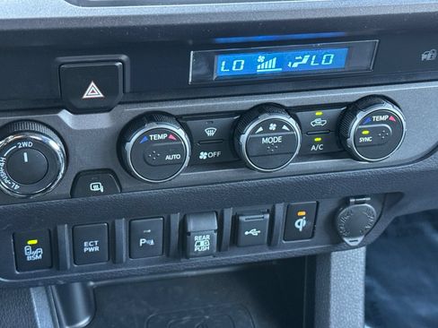 Used 2023 Toyota Tacoma TRD Off-Road w/ Technology Package AWD/4WD image 20
