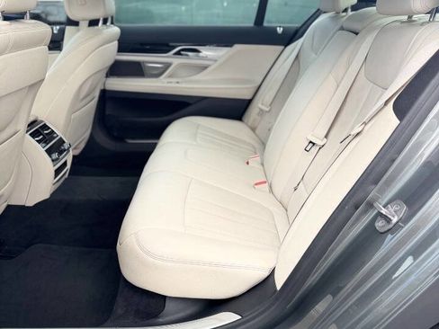 Used 2019 BMW 740i w/ M Sport Package image 19